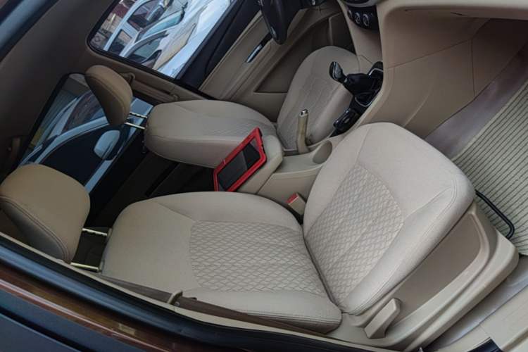 Used Baojun 730 2016 Revised 1.5L Manual Standard Version 7 Seats China V Emission Standard Right Front Seat