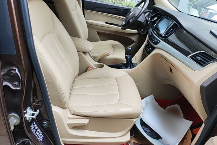 Used Baojun 730 2016 1.5L Manual Luxury Edition 7 Seats Right Front Seat