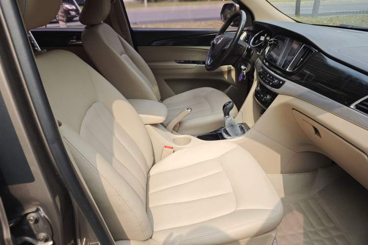 Used Baojun 730 2016 1.5L Manual Luxury Edition 7 Seats Right Front Seat