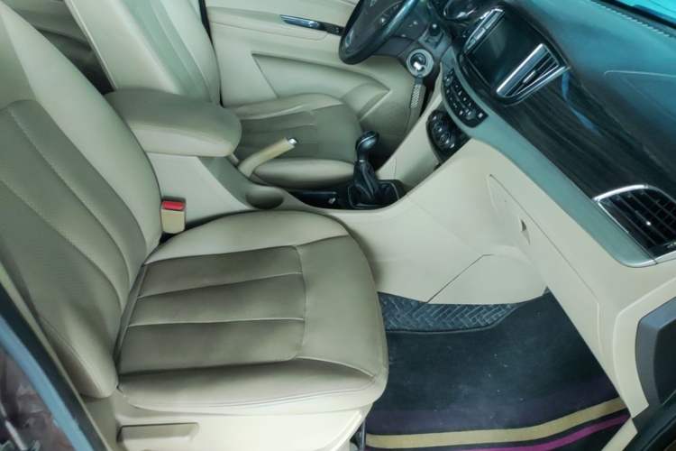 Used Baojun 730 2016 1.5L Manual Comfort Version 7 Seats China V Emission Standard Right Front Seat