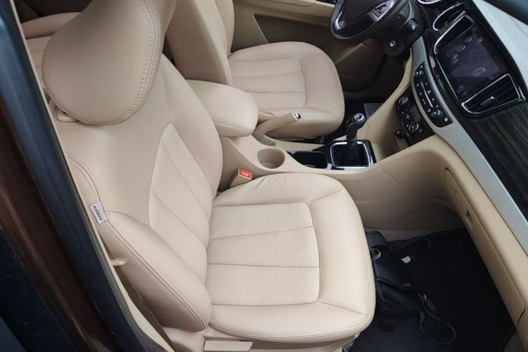 Used Baojun 730 2016 1.5T Manual Luxury Edition 7 Seats Right Front Seat