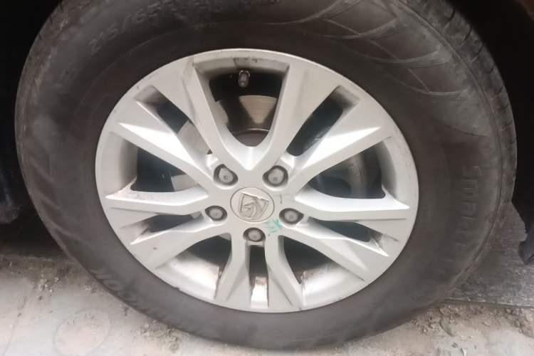 Used Baojun 730 2016 1.8L Manual Luxury Edition 7 Seats Right Front Wheel Hub