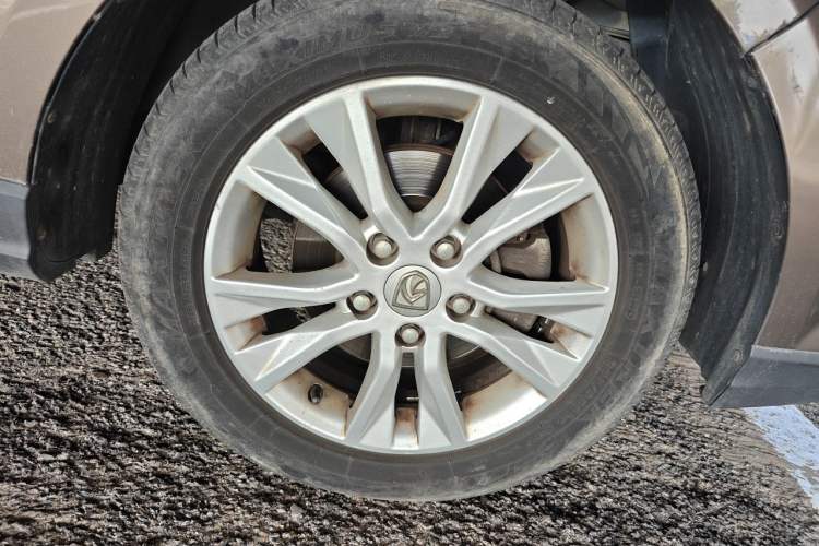Used Baojun 730 2016 1.5L Manual Comfort Version 7 Seats China V Emission Standard Right Front Wheel Hub