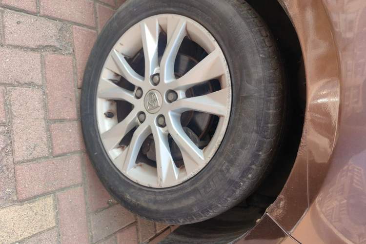 Used Baojun 730 2016 1.5L Manual Luxury Edition 7 Seats Right Front Wheel Hub
