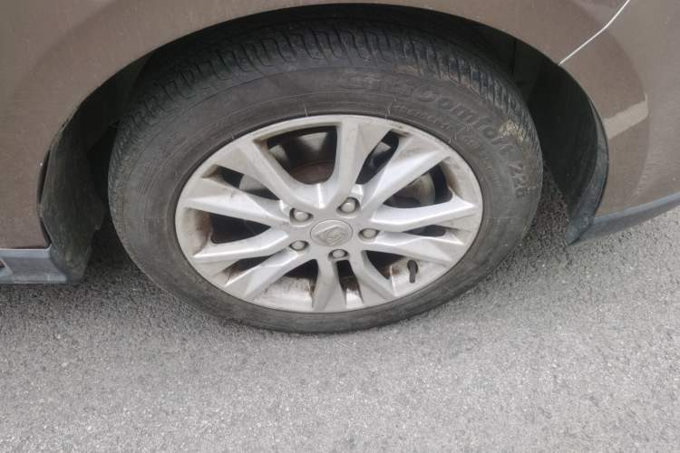 Used Baojun 730 2016 1.5L Manual Comfort Version 7 Seats China V Emission Standard Right Front Wheel Hub