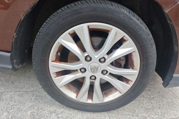 Used Baojun 730 2016 1.5L Manual Comfort Version 7 Seats China V Emission Standard Right Front Wheel Hub