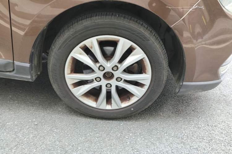 Used Baojun 730 2016 1.5L Manual Luxury Edition 7 Seats Right Front Wheel Hub