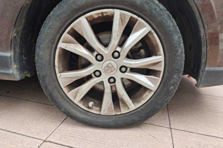Used Baojun 730 2016 1.5L Manual Comfort Version 7 Seats China V Emission Standard Right Front Wheel Hub