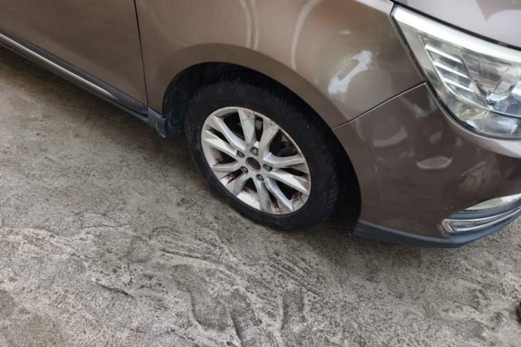 Used Baojun 730 2016 1.5L Manual Comfort Version 7 Seats China V Emission Standard Right Front Wheel Hub