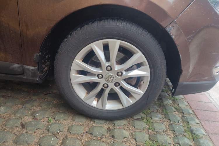 Used Baojun 730 2016 1.5T Manual Comfort Version 7 Seats Right Front Wheel Hub