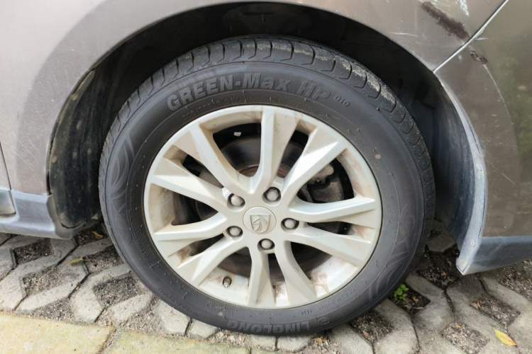 Used Baojun 730 2016 1.5T Manual Luxury Edition 7 Seats Right Front Wheel Hub