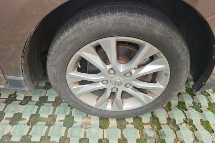 Used Baojun 730 2016 1.5L Manual Comfort Version 7 Seats China V Emission Standard Right Front Wheel Hub
