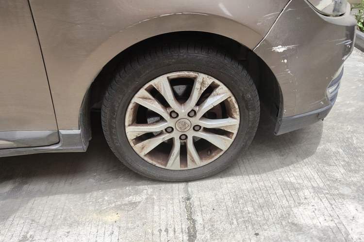 Used Baojun 730 2016 1.5L Manual Luxury Edition 7 Seats Right Front Wheel Hub