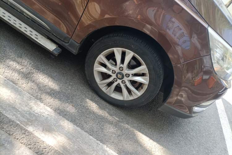 Used Baojun 730 2016 1.5L Manual Luxury Edition 7 Seats Right Front Wheel Hub