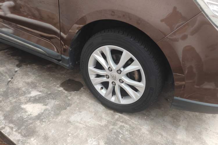 Used Baojun 730 2016 1.5L Manual Comfort Version 7 Seats China V Emission Standard Right Front Wheel Hub