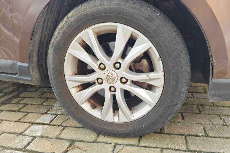 Used Baojun 730 2016 1.5L Manual Comfort Version 7 Seats China V Emission Standard Right Front Wheel Hub