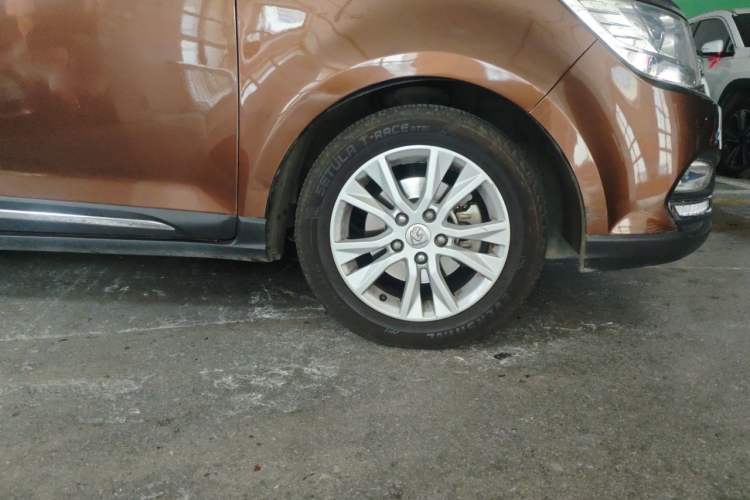 Used Baojun 730 2016 1.8L iAMT Luxury Model 7 Seats Right Front Wheel Hub