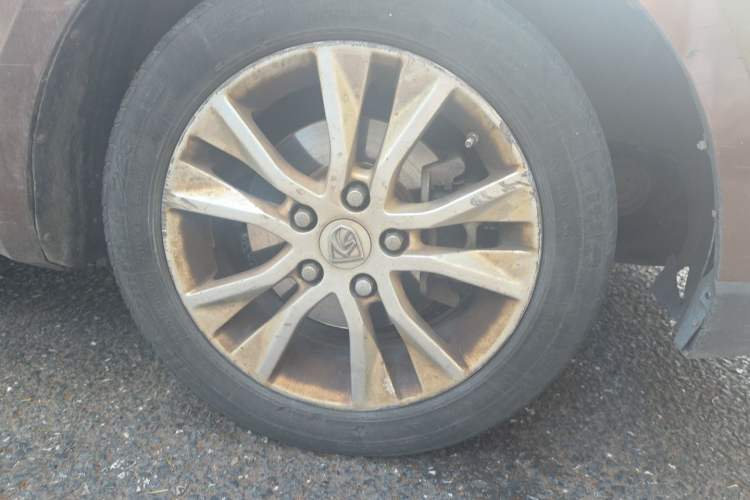 Used Baojun 730 2016 1.5L Manual Standard Version 5 Seats Right Front Wheel Hub