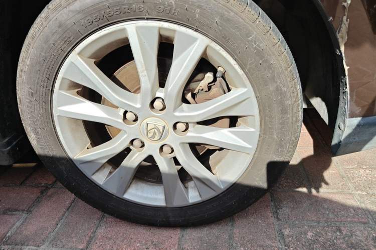 Used Baojun 730 2016 1.5L Manual Luxury Edition 7 Seats Right Front Wheel Hub