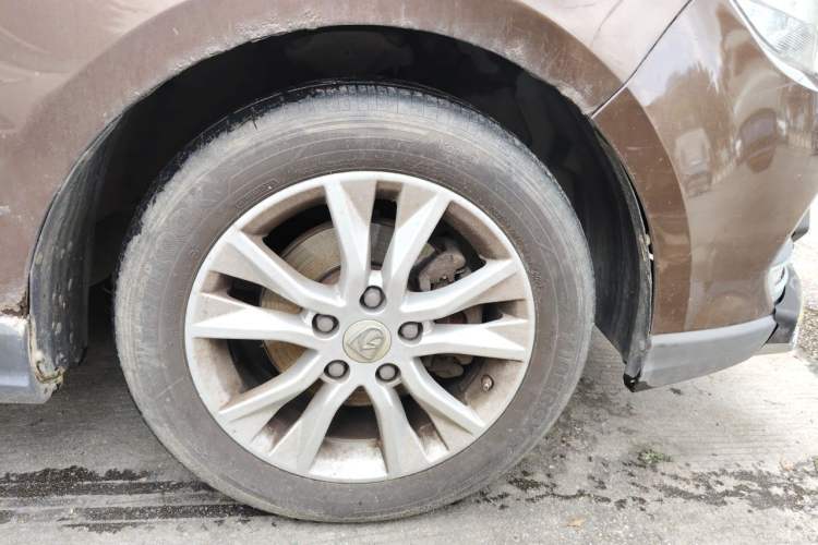 Used Baojun 730 2016 1.5L Manual Comfort Version 7 Seats China V Emission Standard Right Front Wheel Hub