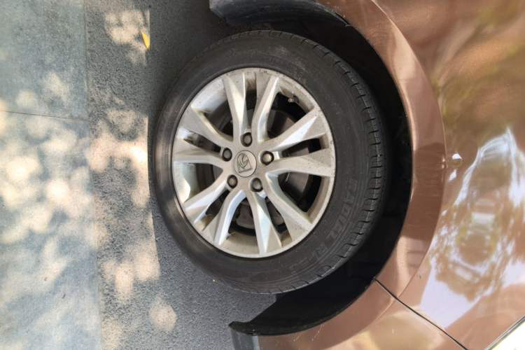 Used Baojun 730 2016 1.5L Manual Comfort Version 7 Seats China V Emission Standard Right Front Wheel Hub