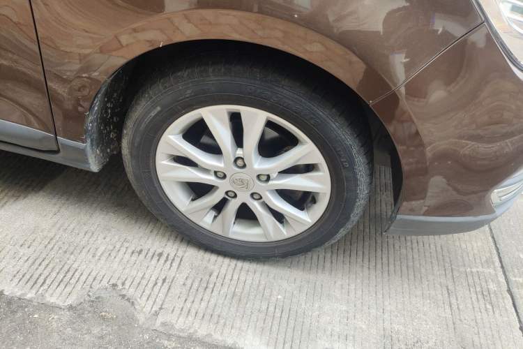 Used Baojun 730 2016 1.5T Manual Comfort Version 7 Seats Right Front Wheel Hub