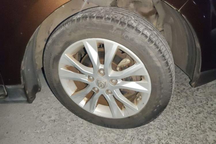 Used Baojun 730 2016 1.5L Manual Comfort Version 7 Seats China V Emission Standard Right Front Wheel Hub