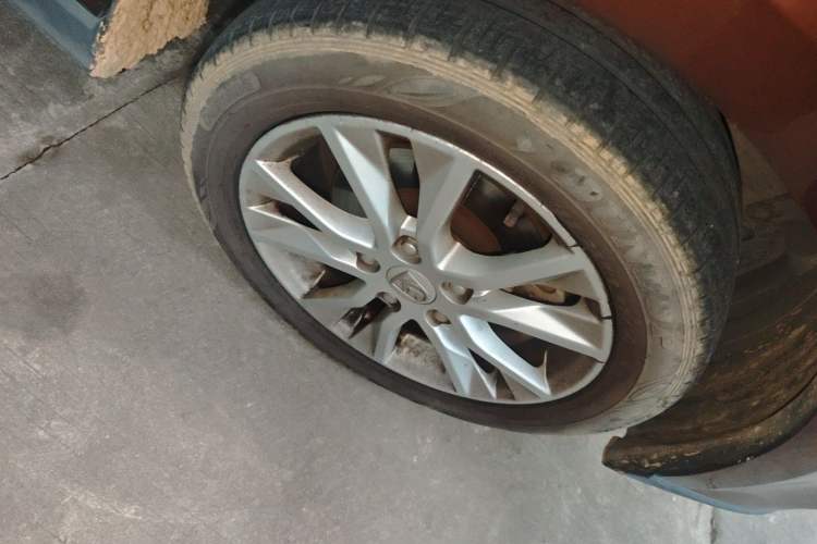 Used Baojun 730 2016 1.5L Manual Comfort Version 7 Seats China V Emission Standard Right Front Wheel Hub