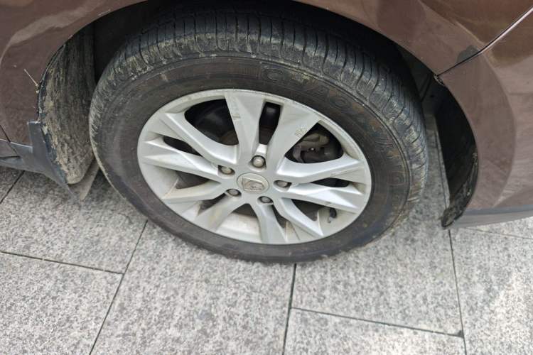 Used Baojun 730 2016 1.5L Manual Comfort Version 7 Seats China V Emission Standard Right Front Wheel Hub