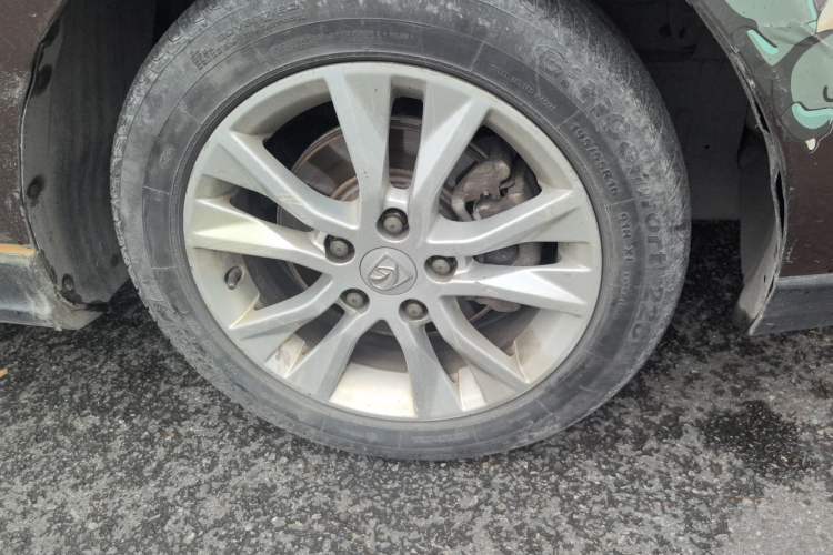 Used Baojun 730 2016 1.5L Manual Luxury Edition 7 Seats Right Front Wheel Hub