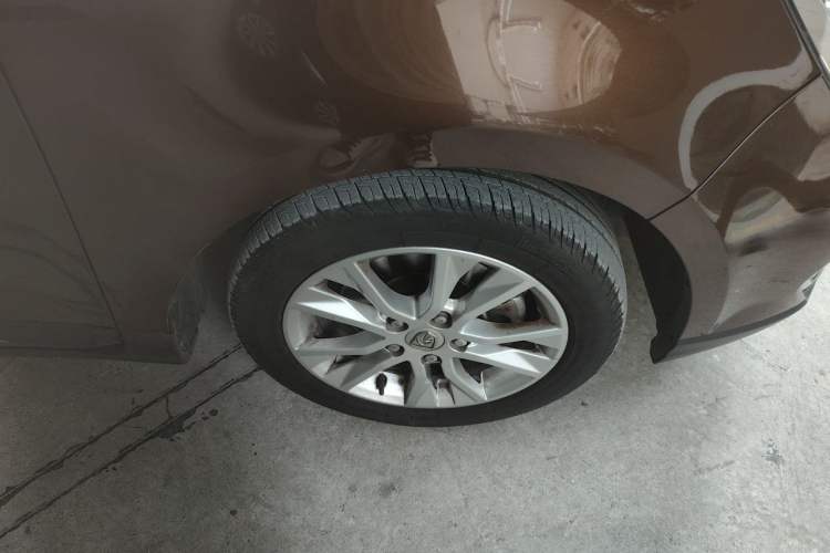 Used Baojun 730 2016 1.5L Manual Comfort Version 7 Seats China V Emission Standard Right Front Wheel Hub