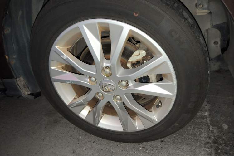 Used Baojun 730 2016 1.5L Manual Comfort Version 7 Seats China V Emission Standard Right Front Wheel Hub