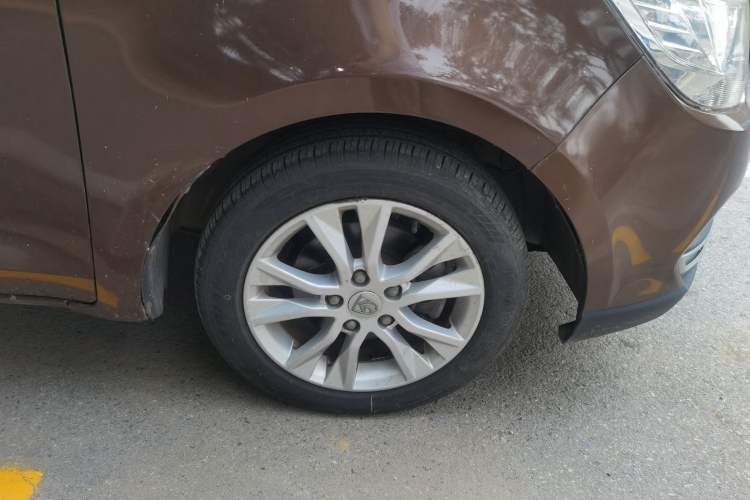 Used Baojun 730 2016 Revised 1.5L Manual Standard Version 7 Seats China V Emission Standard Right Front Wheel Hub