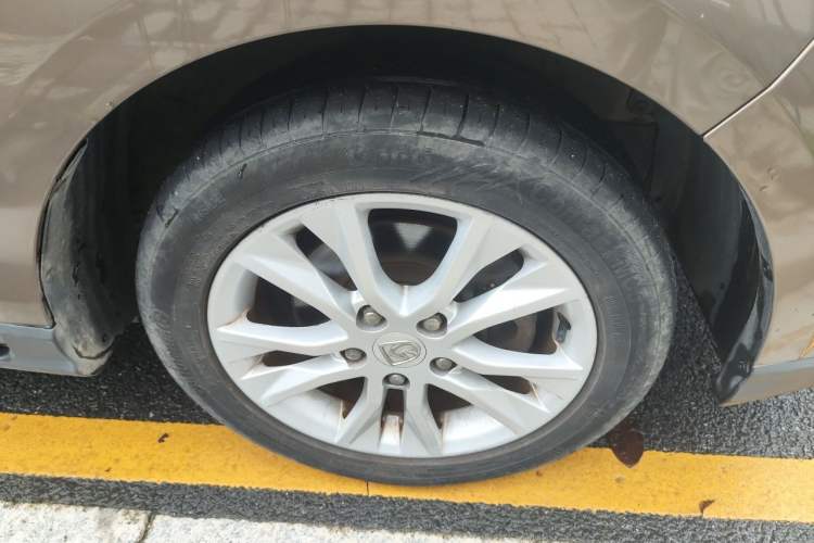 Used Baojun 730 2016 1.5L Manual Comfort Version 7 Seats China V Emission Standard Right Front Wheel Hub