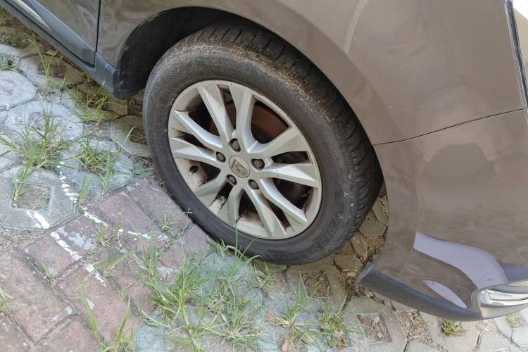 Used Baojun 730 2016 1.5L Manual Comfort Version 7 Seats China V Emission Standard Right Front Wheel Hub