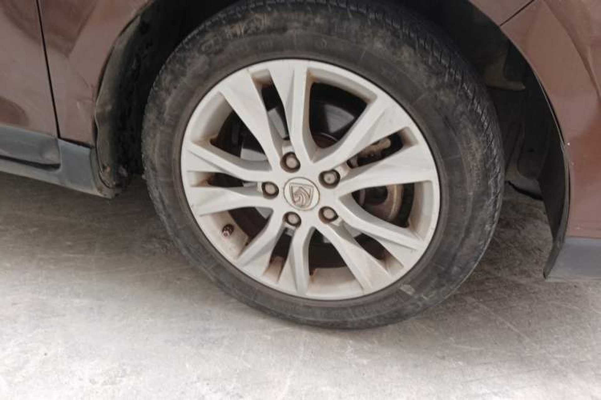 Used Baojun 730 2016 1.5L Manual Comfort Version 7 Seats China V Emission Standard Right Front Wheel Hub