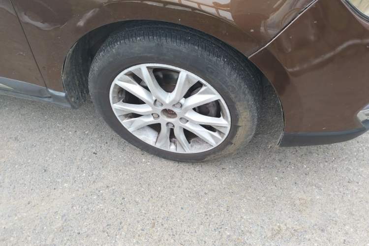 Used Baojun 730 2016 1.5L Manual Comfort Version 7 Seats China V Emission Standard Right Front Wheel Hub