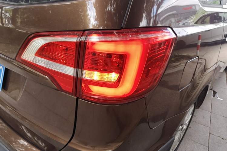 Used Baojun 730 2016 Revised 1.5L Manual Standard Version 7 Seats China V Emission Standard Right Rear Taillight