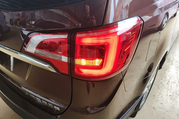 Used Baojun 730 2016 1.5L Manual Comfort Version 7 Seats China V Emission Standard Right Rear Taillight