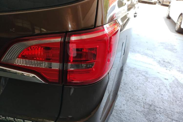 Used Baojun 730 2016 1.8L Manual Comfort Version 7 Seats Right Rear Taillight