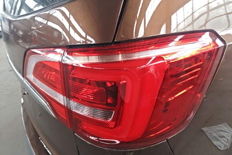 Used Baojun 730 2016 1.8L iAMT Luxury Model 7 Seats Right Rear Taillight