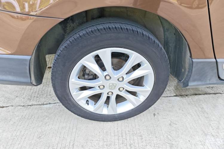 Used Baojun 730 2016 1.5L Manual Comfort Version 7 Seats China V Emission Standard Right Rear Wheel Hub