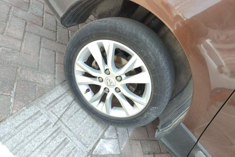 Used Baojun 730 2016 1.5L Manual Comfort Version 7 Seats China V Emission Standard Right Rear Wheel Hub
