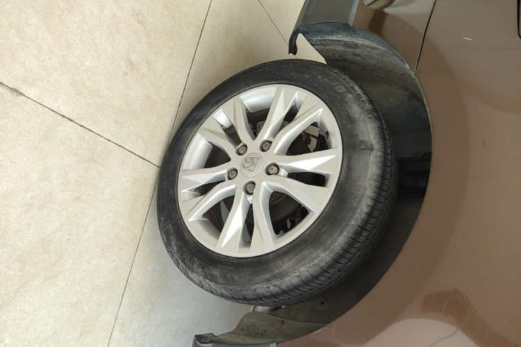 Used Baojun 730 2016 1.5L Manual Comfort Version 7 Seats China V Emission Standard Right Rear Wheel Hub