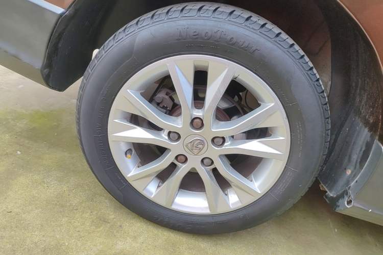 Used Baojun 730 2016 1.5L Manual Luxury Edition 7 Seats Right Rear Wheel Hub