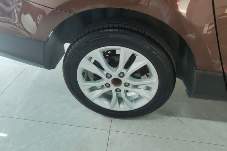 Used Baojun 730 2016 1.5L Manual Comfort Version 7 Seats China V Emission Standard Right Rear Wheel Hub