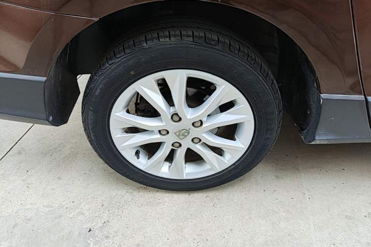 Used Baojun 730 2016 1.5L Manual Luxury Edition 7 Seats Right Rear Wheel Hub