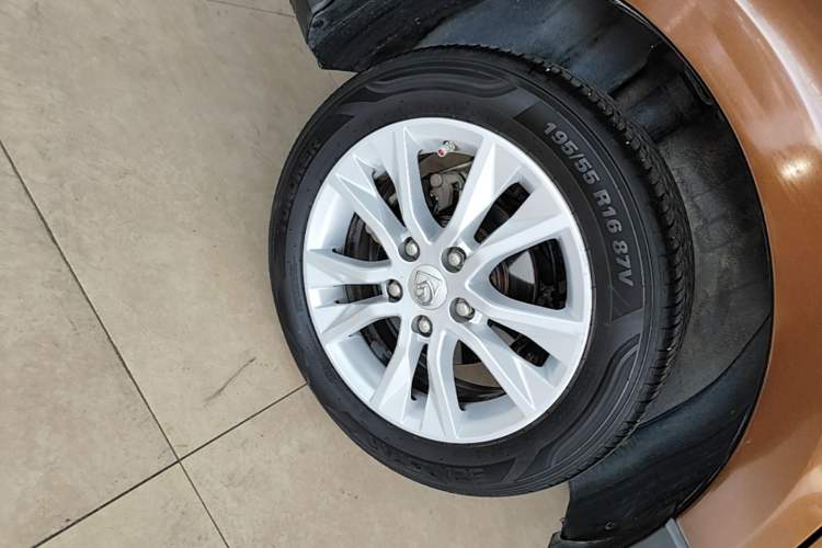 Used Baojun 730 2016 1.5L Manual Comfort Version 7 Seats China V Emission Standard Right Rear Wheel Hub