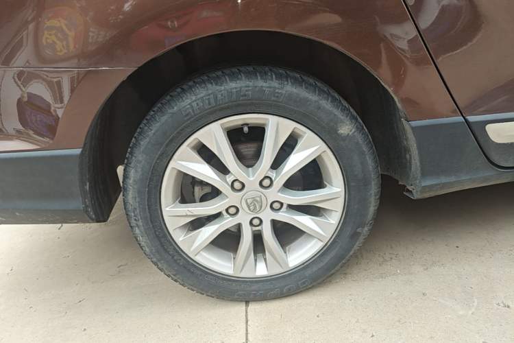 Used Baojun 730 2016 1.8L iAMT Luxury Model 7 Seats Right Rear Wheel Hub