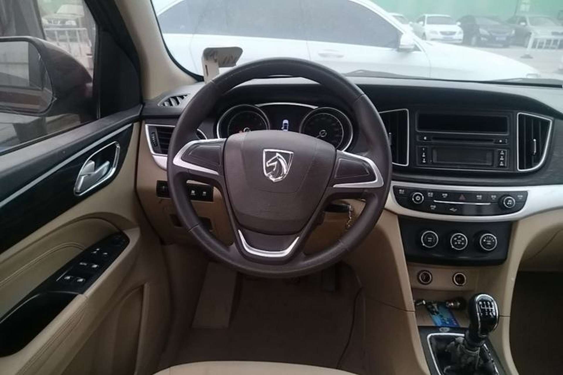 Used Baojun 730 2016 1.5T Manual Standard Version 7 Seats Steering Wheel